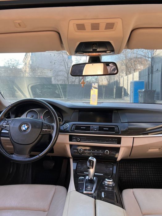 BMW Seria 5 F10 520D automat trapa piele keyless