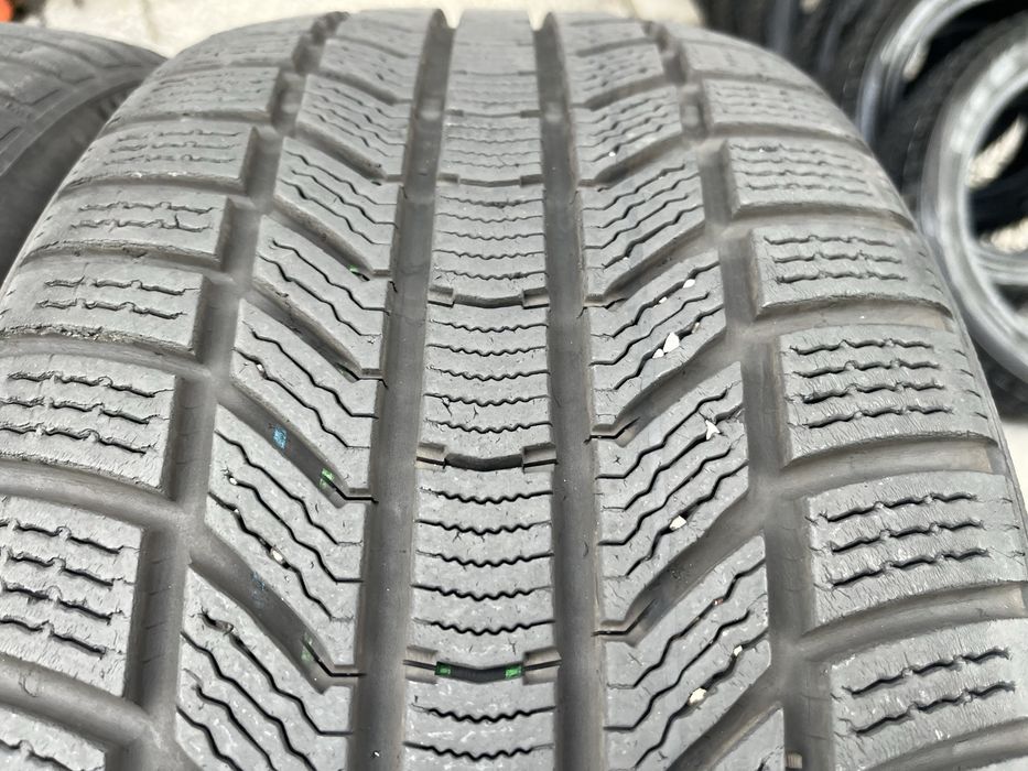 2бр 235/45/18 на 6мм с 23дот