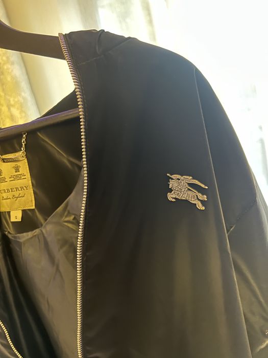 Geaca Burberry,noua cu eticheta