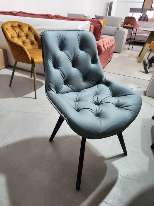 vand 4 buc  scaune Vida Chester + masa de lemn D=1000 + picioare lemn