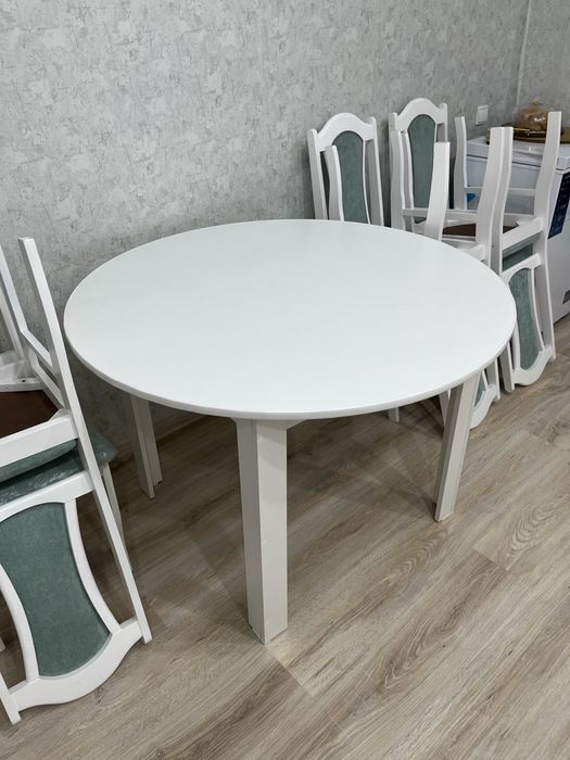 Продам кухонный стол в отличном состояний