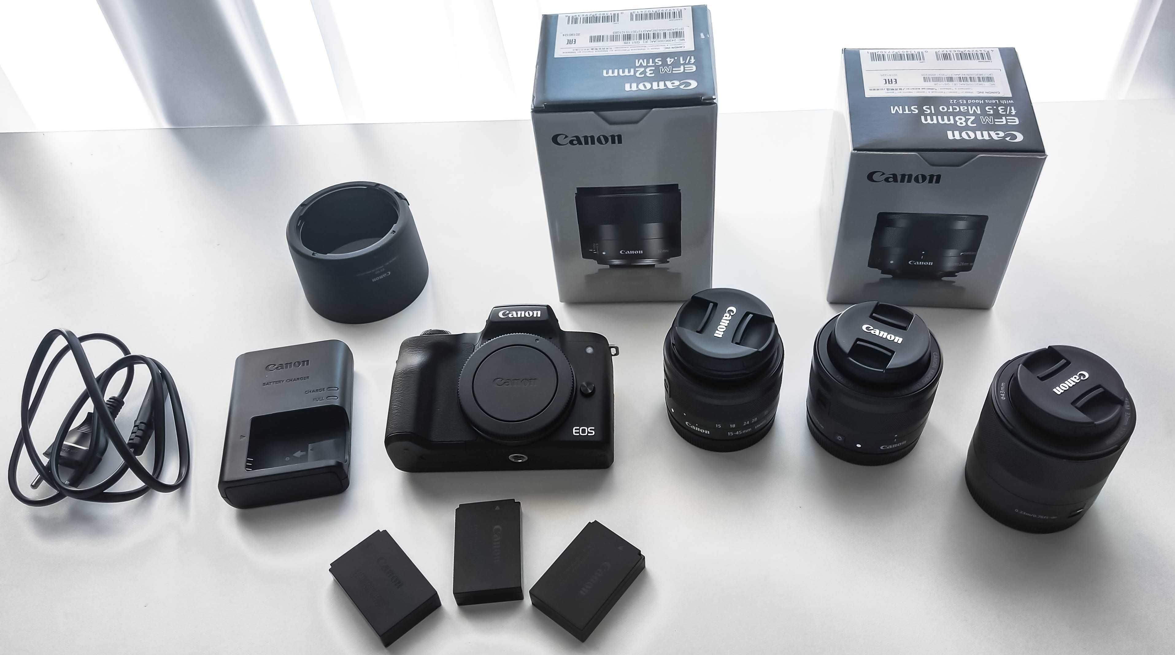 Set Fotografiat Canon M50 + 3 Obiective + 3 acumulatoare