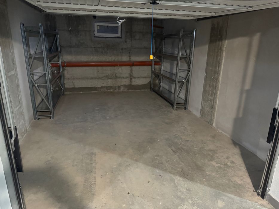 Дава се под наем Гараж / Паркомясто в Пловдив, Остромила - 21 кв.м за 112.2 € - Снимка #1