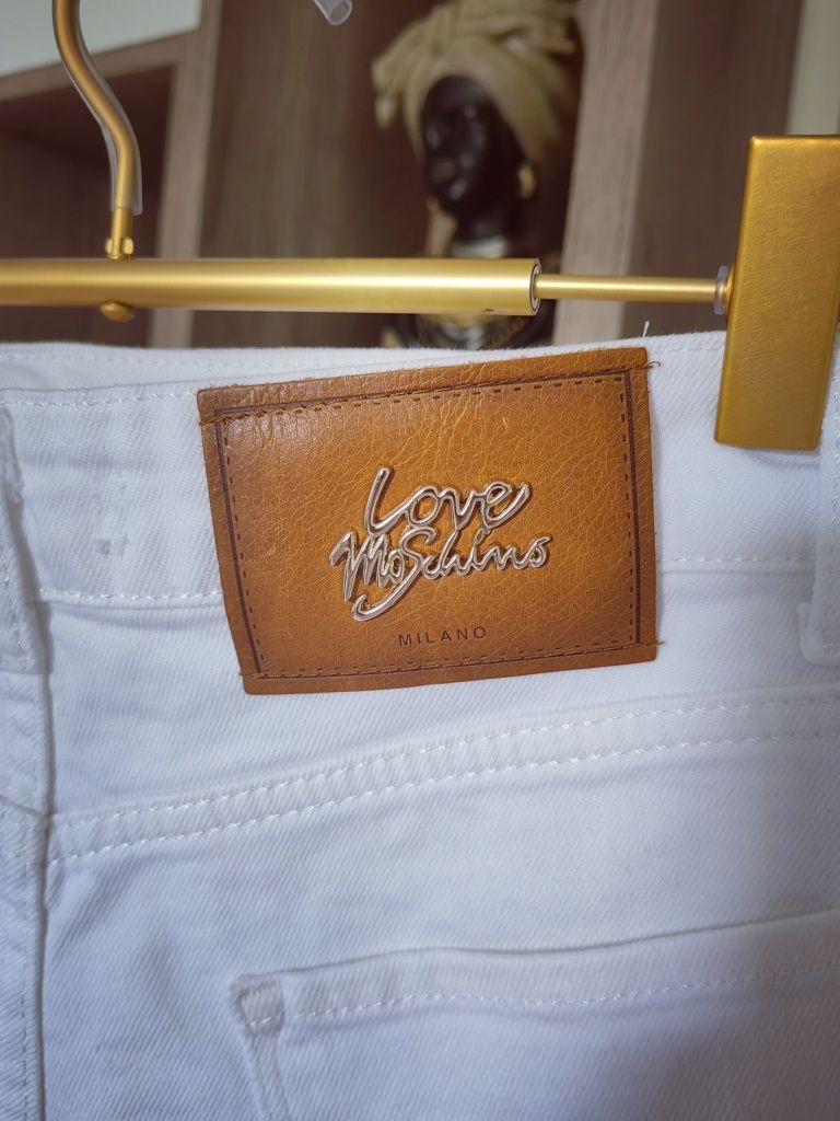 Blugi dama marca love moschino,model superb,am mai multe marimi