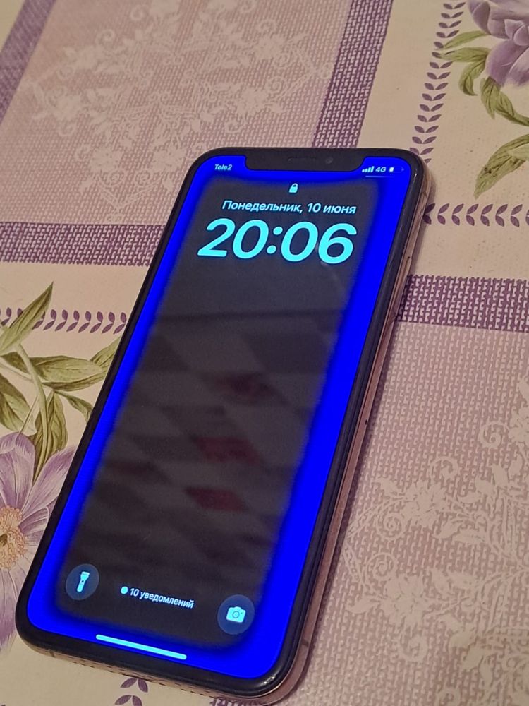 iPhone xs с документами