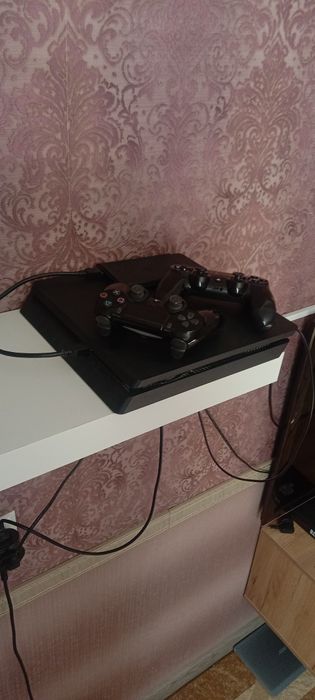 Пс4 Слим 1,5тб два джойстика