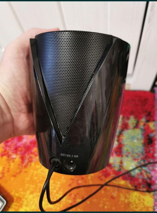 Vand boxa calculator JBL Jembe
Doar 1 bucata am,normal este compus di