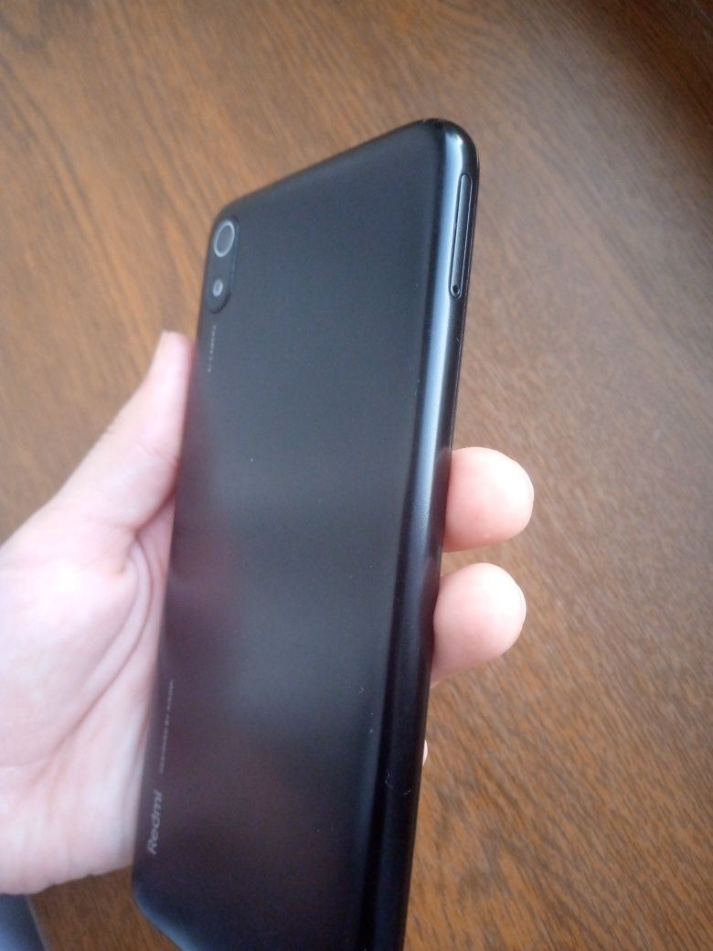 Redmi 7 yaxshi telefon karobkasi bor.  300.000. Birinchi oganga skidka