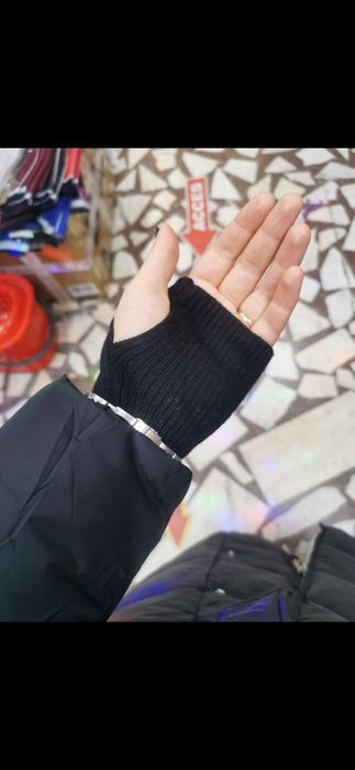 Geaca de iarna NOUA foarte lunga Neagra cu mănuși atașate fără degete