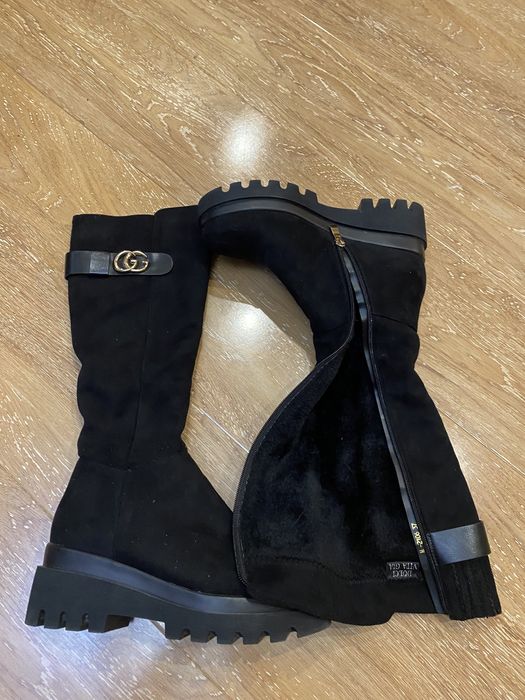 Продам зимние сапоги женские