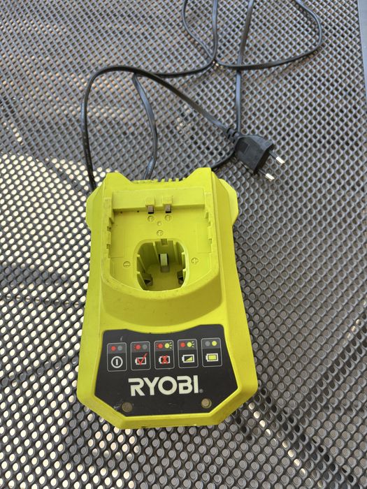 Зарядно ryobi 18v