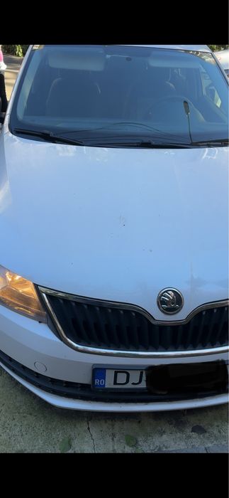 Vand skoda rapid ,motor 1.2 benzina anul de fabricatie 2013,km 43000