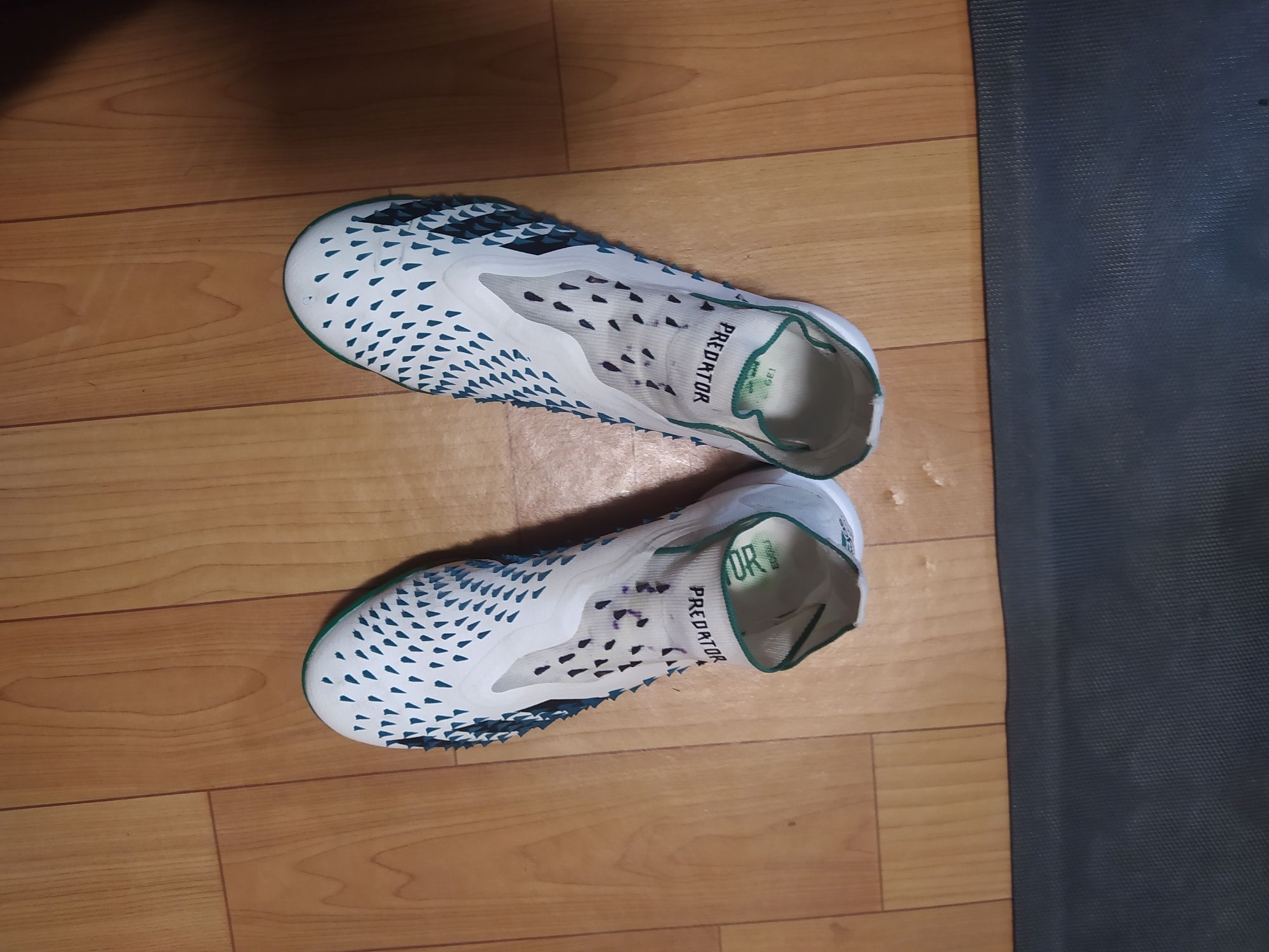 Сороконожки / Sarakanojka Adidas Predator Freak+ TF