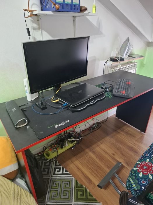 Стол письменный, компьютерный отличное состояние