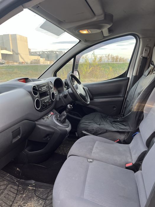 Vând Peugeot Partner