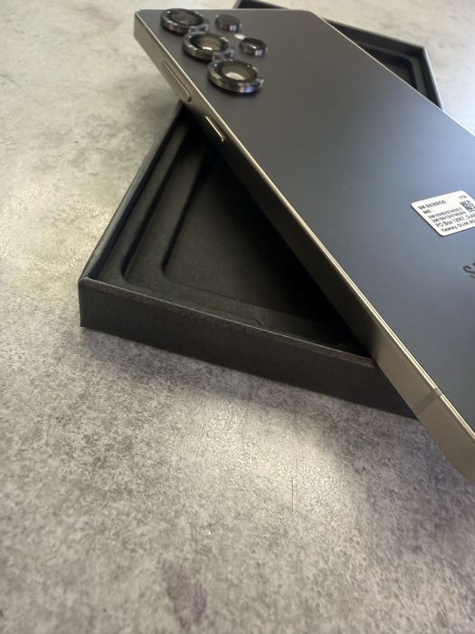 Samsung S25 Ultra 12RAM 1TB Б-106575