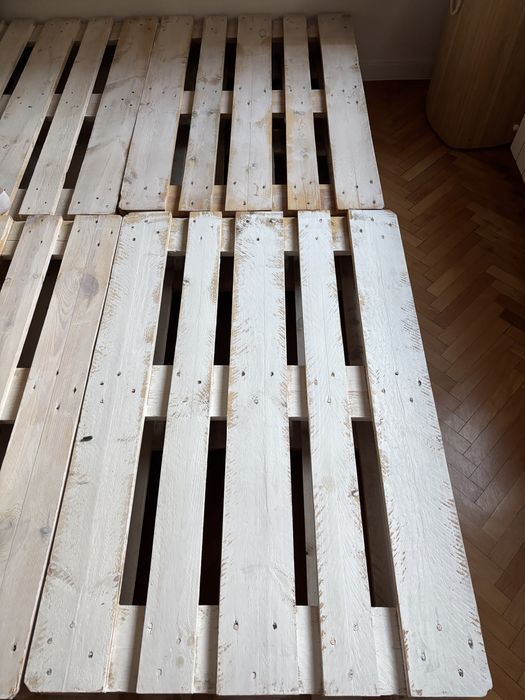 Легло от дървени палета