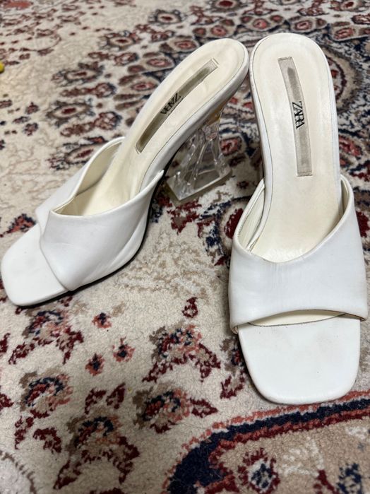 Босоножки женские