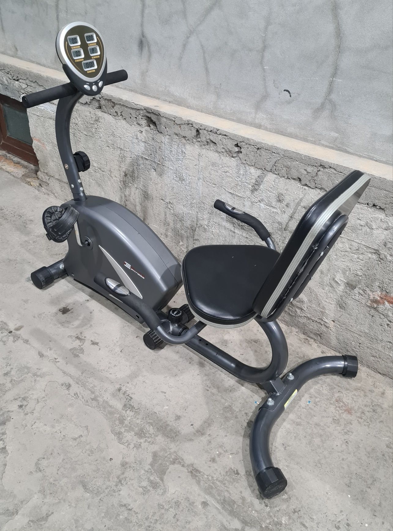 Велотренажёр горизонтальный "LIFE-GYM"