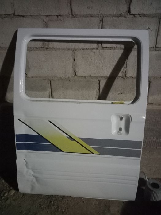 Damas radnoy eshik pasajir tomon 24 yil.petnosi bor.kafolati bilan