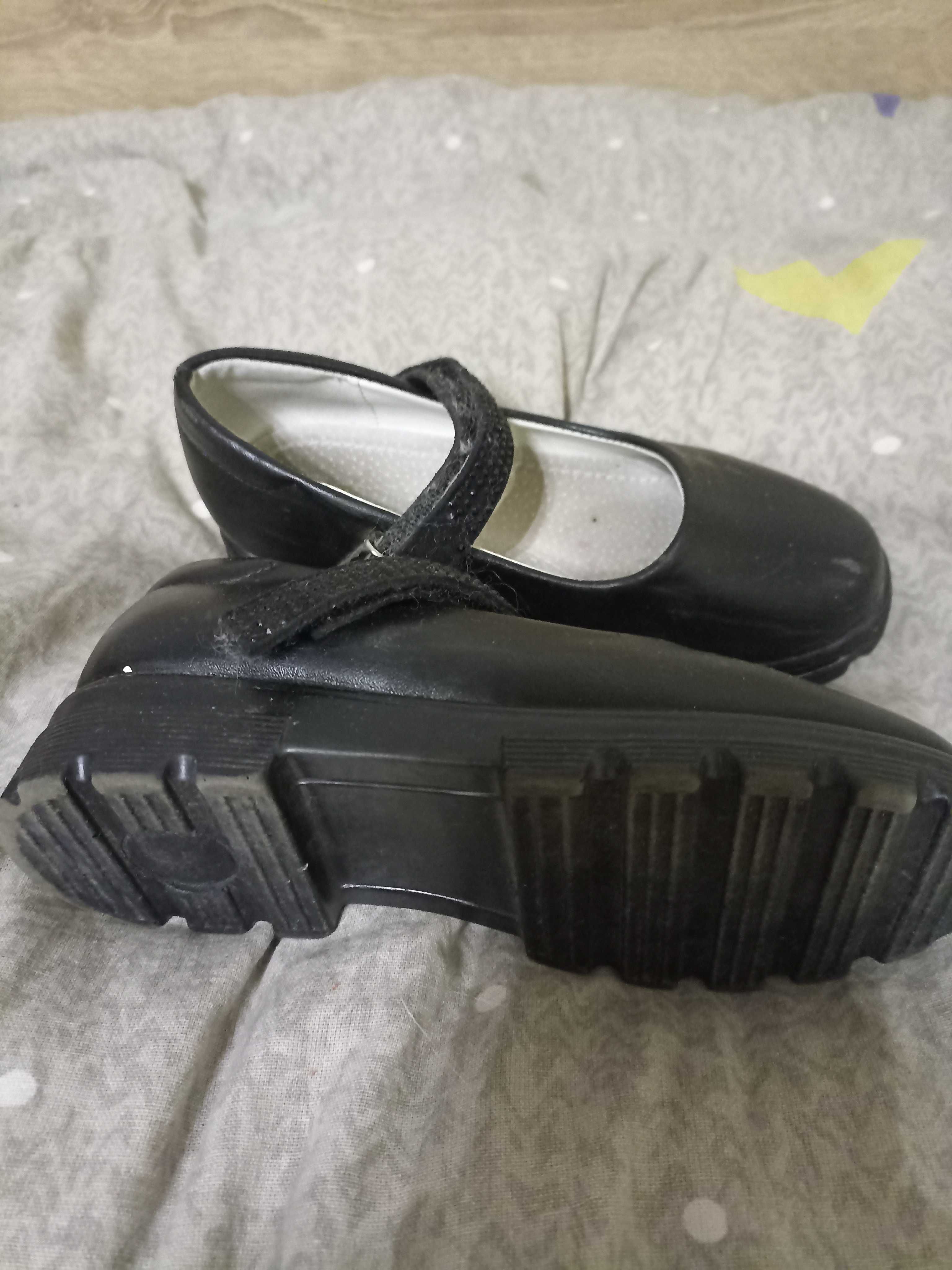 Продам туфли для девочки в школу(рр29)