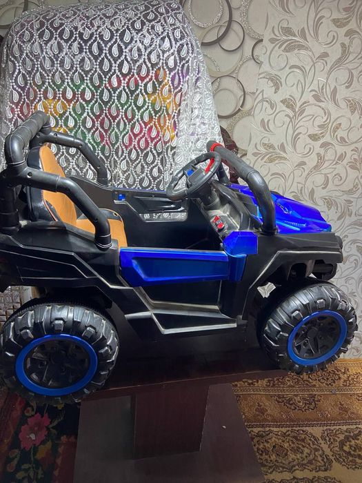 Mini avto jip. Kishkentay ballar ushin. Distantsiyadan basqariladi.