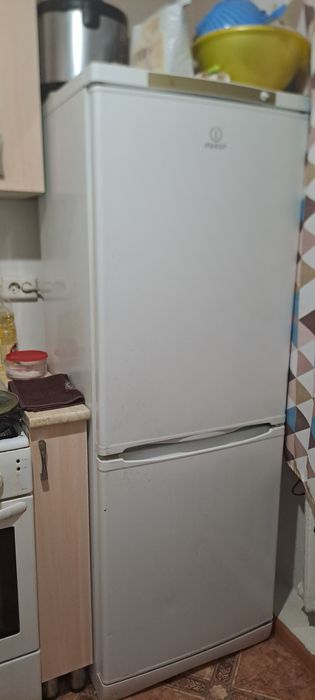 Холодильник двухкамерный Indesit