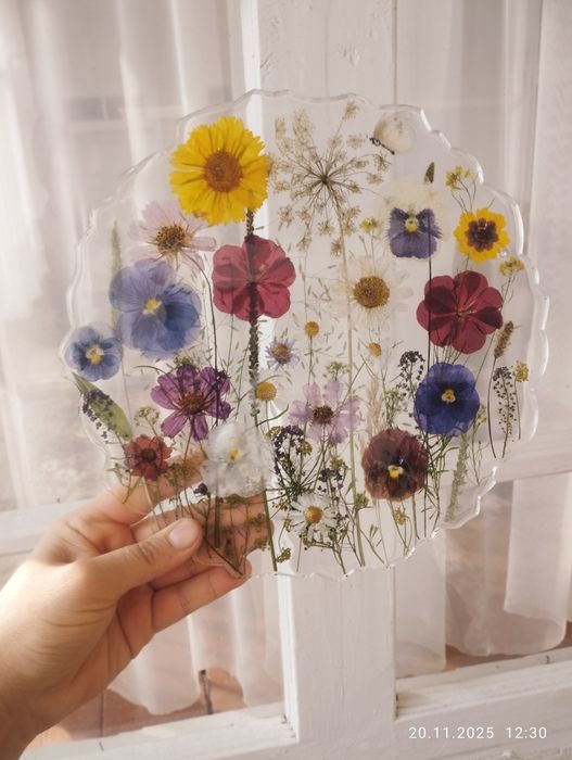 Панно картина из настоящих цветов и эпоксидной смолы