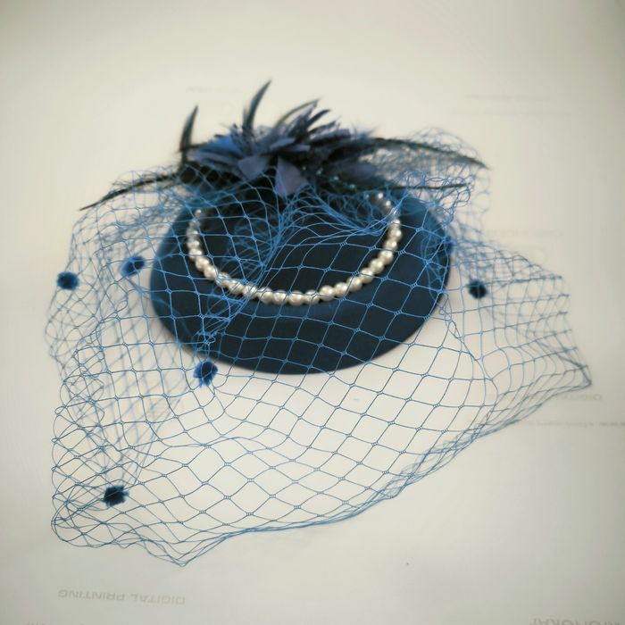 Costum vintage albastru cu voaleta