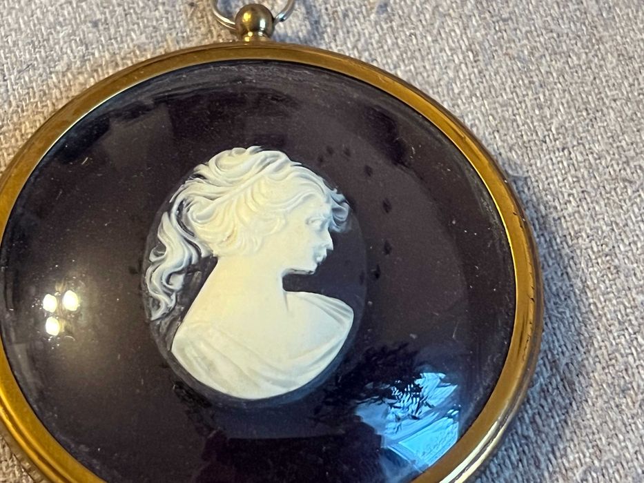 Set doua miniature cameo sculptate in rame rotunde vechi din alama