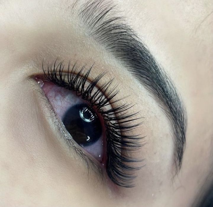 Профессиональное наращивание ресниц