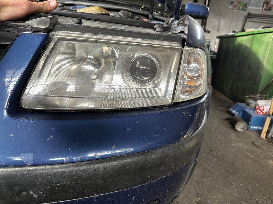 Фарове Hella за VW B5