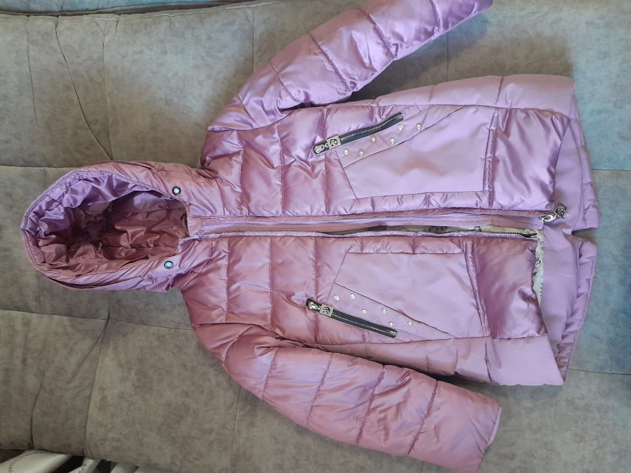 Продам 2 куртки розовую и синию для девочек