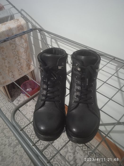 Женские демисезонные ботинки