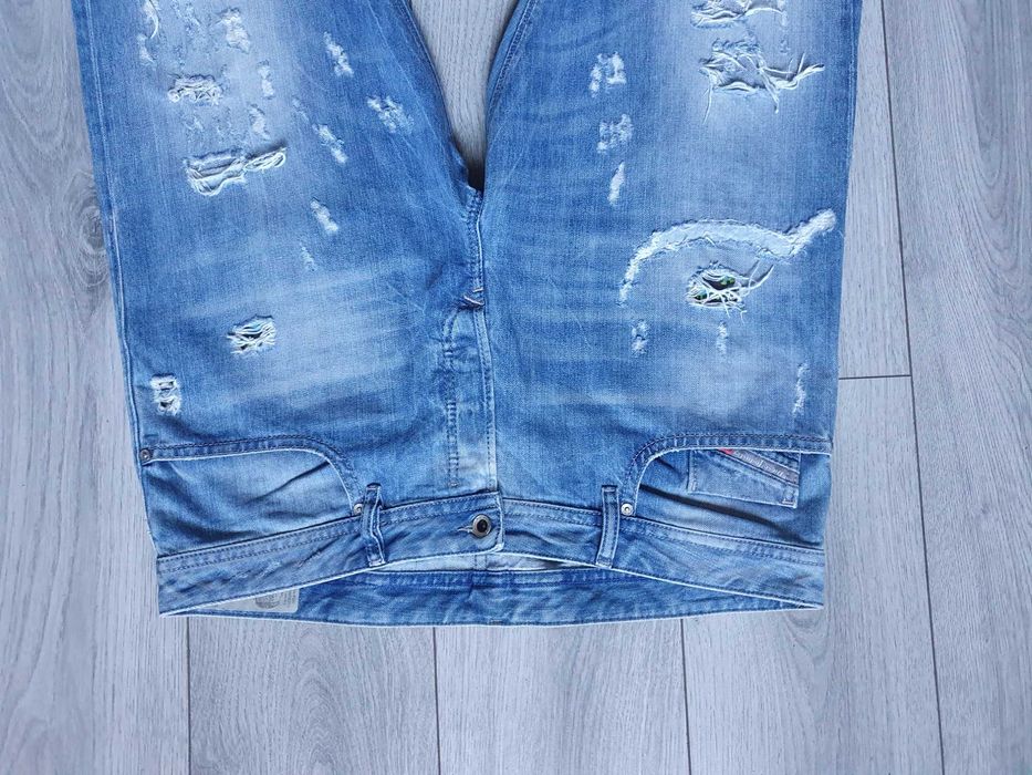 Blugi DIESEL "Buster" Slim-Tapered - Marime W38 L32 (Talie 103 cm)