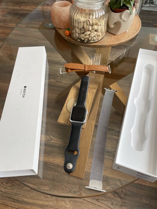 Apple Watch Series 3 (38 мм) + оригинален комплект и много каишки