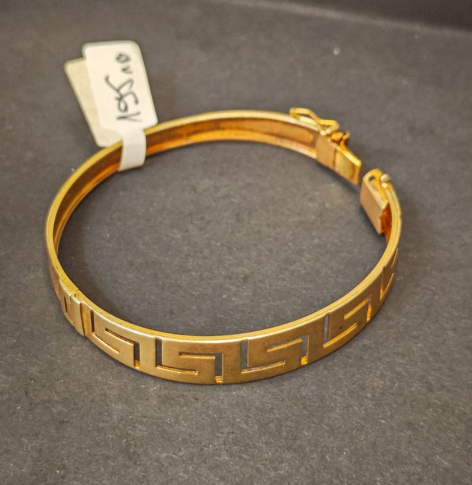 Различни видове гривни