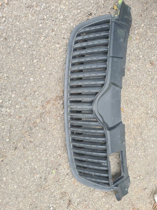 Продавам Решетка Маска за Шкода Фабия 
Парт номер