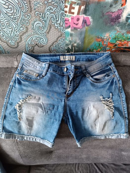 Срочно продам женские джинсовые шорты
