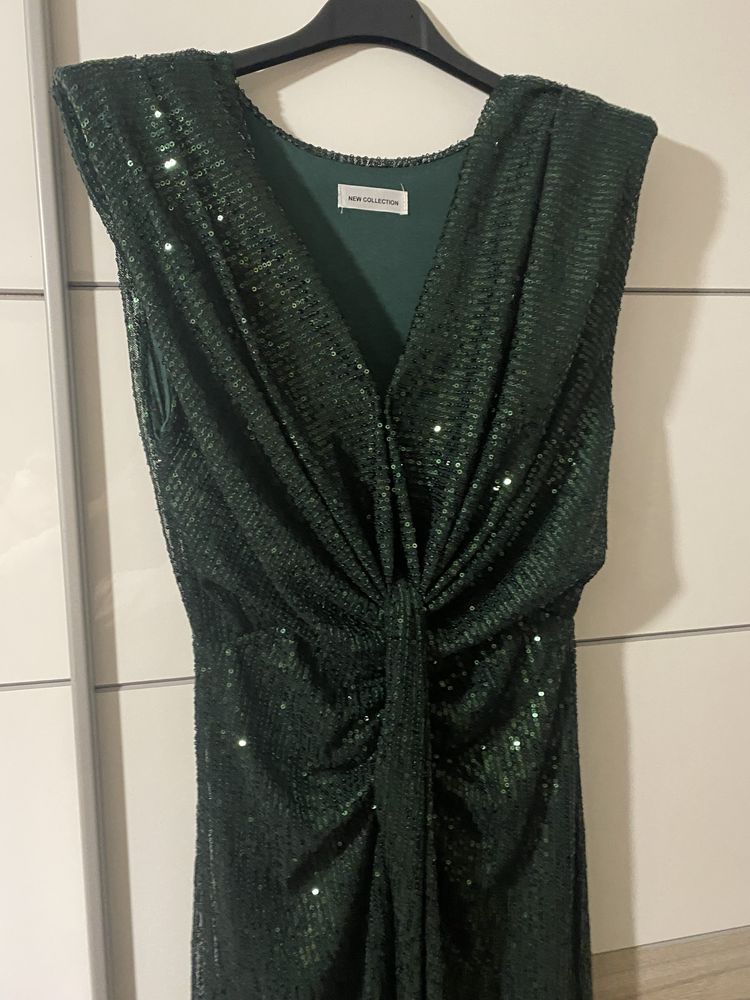 Зелена официална коктейлна рокля с пайети