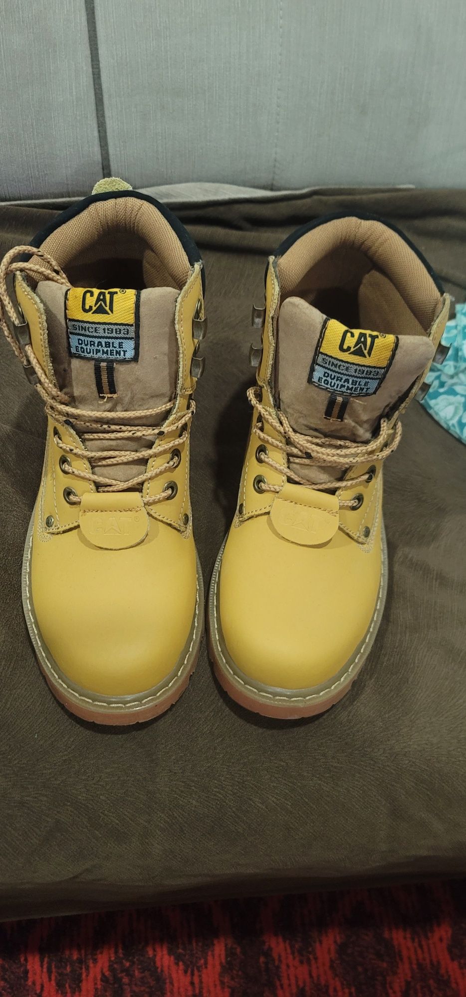 Ботинки CAT в новом состоянии