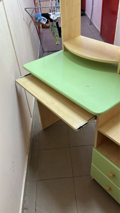 Продам компьютерный стол