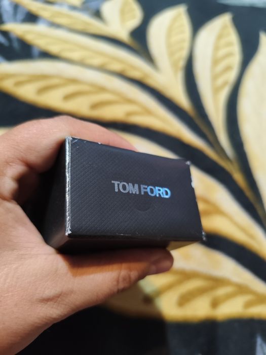 Vând parfum Tom Ford