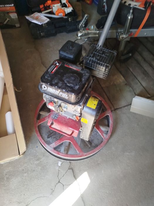 Execut lucrari cu drujba motocasa si tocatoare craci pana la 8 cm