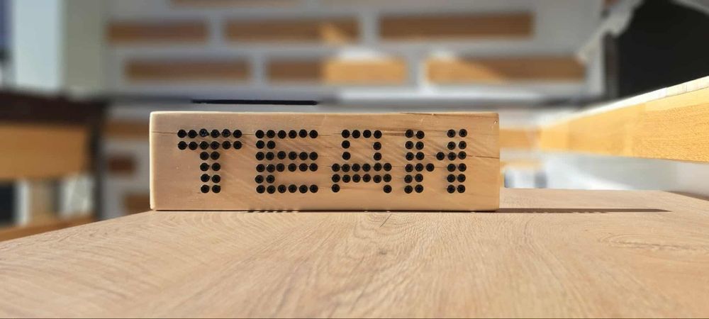 Изработка на дървени табели