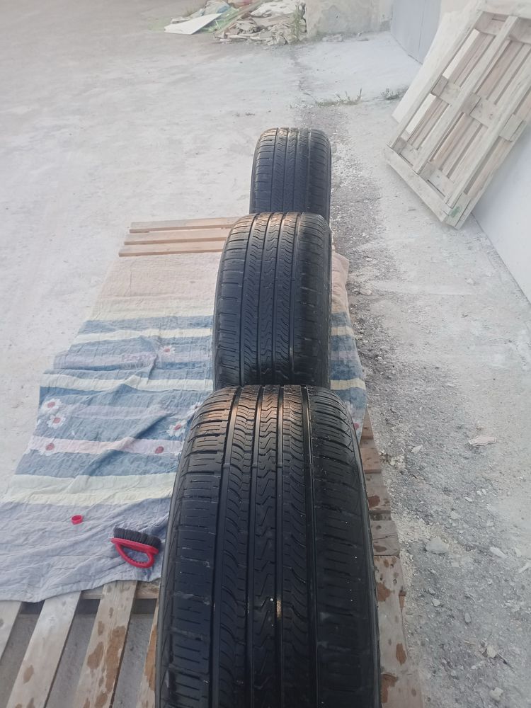 Продам диска с шинами  R20