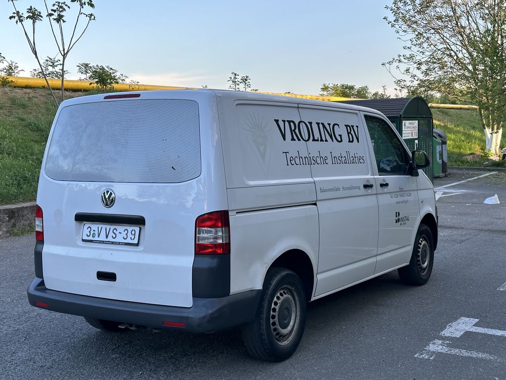 VW Transporter T5 2.0 Tdi cu 3 Locuri si Marfa