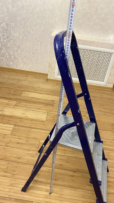 Стремянка трехступенчатая