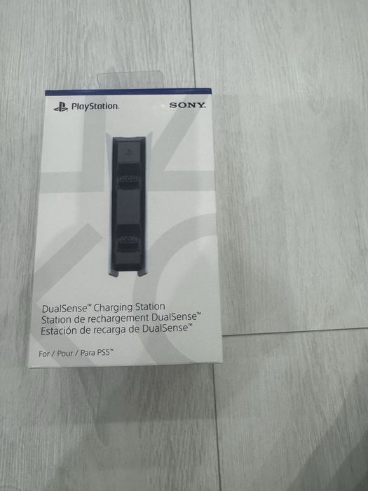 Продам беспроводную оригинальную зарядку для ПС5