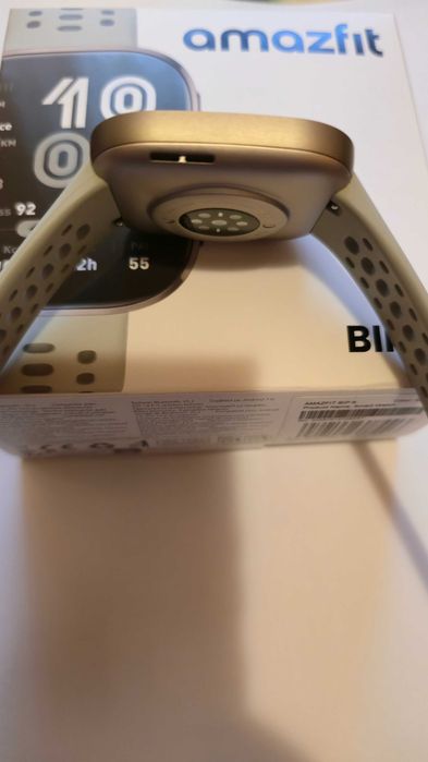 Vand Amazfit Bip 6 nou cu garantie 2 ani MediaGalaxi stare  ff buna.